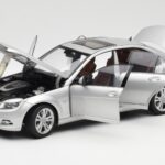 Mercedes C-Class W204 Avantgarde Sidabrinis AUTOart 1:18 - image 2 of 8