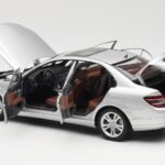 Mercedes C-Class W204 Avantgarde Sidabrinis AUTOart 1:18 - image 5 of 8