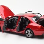 Mercedes C-Class W205 Raudonas Metallic Asia Exclusive Norev 1:18 - image 5 of 8