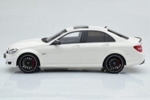 Mercedes C63 AMG W204 Baltas GT Spirit 1:18 GT166 Derva - nuotrauka 3 iš 6