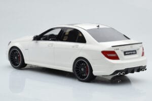 Mercedes C63 AMG W204 Baltas GT Spirit 1:18 GT166 Derva - nuotrauka 5 iš 6