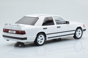 Mercedes E-Class W124 Tuning Baltas MCG 1:18 MCG18343 Metalas - nuotrauka 2 iš 6