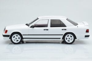 Mercedes E-Class W124 Tuning Baltas MCG 1:18 MCG18343 Metalas - nuotrauka 3 iš 6