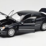 Mercedes E-Class W211 Mėlynas Metallic Kyosho 1:18 - image 2 of 8