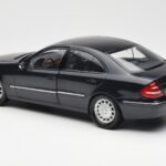 Mercedes E-Class W211 Mėlynas Metallic Kyosho 1:18 - image 7 of 8