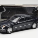 Mercedes E-Class W211 Mėlynas Metallic Kyosho 1:18 - image 8 of 8