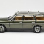 Mercedes 230T W123 T-Model Žalias Metalinis Norev 1:18 - image 4 of 8