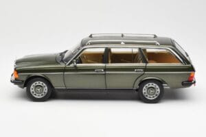 Mercedes 230T W123 T-Model Žalias Metalinis Norev 1:18 183730 Metalas - nuotrauka 4 iš 8
