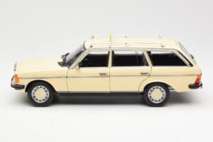 Mercedes 230T W123 T-Model Taksi Norev 1:18 183731 Metalas - nuotrauka 4 iš 8