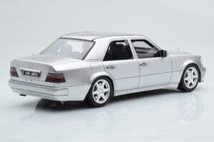 Mercedes E500 W124 Sidabrinis Otto 1:18 OT623 Derva - nuotrauka 2 iš 6