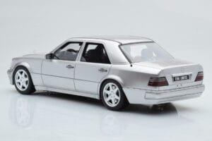 Mercedes E500 W124 Sidabrinis Otto 1:18 OT623 Derva - nuotrauka 5 iš 6