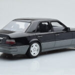 Mercedes E60 AMG W124 Juodas Otto 1:18 - image 2 of 6