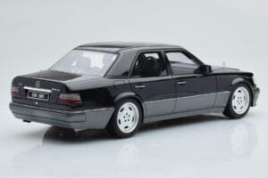 Mercedes E60 AMG W124 Juodas Otto 1:18 OT131 Derva - nuotrauka 2 iš 6