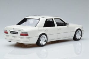 Mercedes E60 AMG W124 Baltas Otto 1:18 B66040640 Derva - nuotrauka 2 iš 6