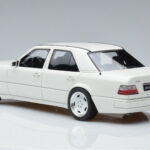 Mercedes E60 AMG W124 Baltas Otto 1:18 - image 5 of 6