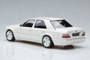 Mercedes E60 AMG W124 Baltas Otto 1:18 B66040640 Derva - nuotrauka 5 iš 6