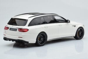 Mercedes AMG E63 S S213 T-Model Baltas GT Spirit 1:18 GT795 Derva - nuotrauka 2 iš 6