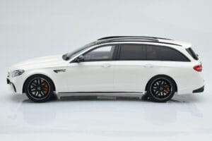 Mercedes AMG E63 S S213 T-Model Baltas GT Spirit 1:18 GT795 Derva - nuotrauka 3 iš 6