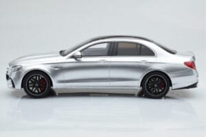 Mercedes AMG E63 S W213 Sidabrinis GT Spirit 1:18 GT230 Derva - nuotrauka 3 iš 6