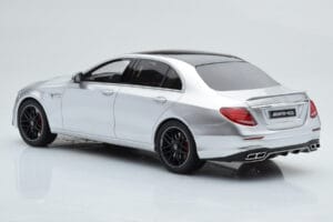 Mercedes AMG E63 S W213 Sidabrinis GT Spirit 1:18 GT230 Derva - nuotrauka 5 iš 6
