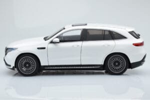 Mercedes EQC 400 Diamond Baltas NZG 1:18 B66963756 Metalas - nuotrauka 4 iš 8