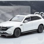 Mercedes EQC 400 Diamond Baltas NZG 1:18 - image 8 of 8