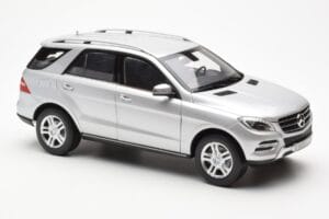 Mercedes M-Class W166 Iridium Sidabras Metalinis Minichamps 1:18 B66960064 Metalas - nuotrauka 6 iš 8