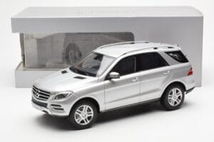 Mercedes M-Class W166 Iridium Sidabras Metalinis Minichamps 1:18 B66960064 Metalas - nuotrauka 8 iš 8