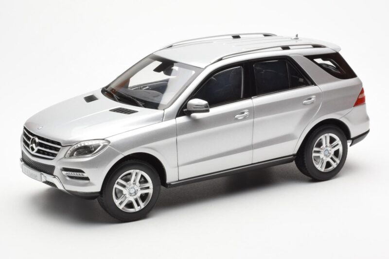 Mercedes M-Class W166 Iridium Sidabras Metalinis Minichamps 1:18 B66960064 Metalas
