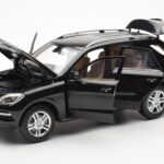 Mercedes M-Class W166 Obsidian Juodas Metalinis Minichamps 1:18 - image 2 of 8