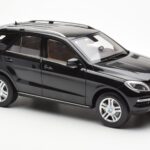 Mercedes M-Class W166 Obsidian Juodas Metalinis Minichamps 1:18 - image 6 of 8