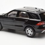 Mercedes M-Class W166 Obsidian Juodas Metalinis Minichamps 1:18 - image 7 of 8
