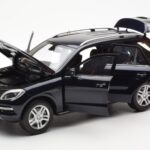 Mercedes M-Class W166 Tansanite Mėlynas Metalinis Minichamps 1:18 - image 2 of 8