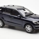 Mercedes M-Class W166 Tansanite Mėlynas Metalinis Minichamps 1:18 - image 6 of 8