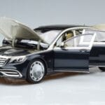 Mercedes Maybach S650 X222 Sidabriškai Mėlynas Norev 1:18 B66960615 Metalas - image 2 of 7