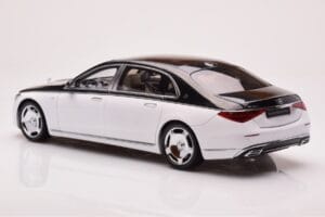 Mercedes Maybach S680 W223 Obsidian Juodas Diamond Baltas Almost Real 1:18 820121 Metalas - nuotrauka 6 iš 7