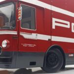 Mercedes O317 Porsche Transporter Raudonas CMR 1:18 - image 7 of 12