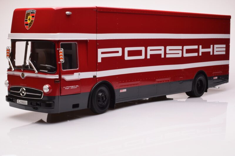 Mercedes O317 Porsche Transporter Raudonas CMR 1:18