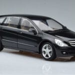 Mercedes R-Class W251 Obsidian Juodas Minichamps 1:18 B66962325 Metalas - image 5 of 7