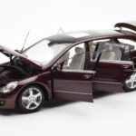 Mercedes R-Class W251 Raudonas Metallic Minichamps 1:18 - image 2 of 8