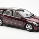 Mercedes R-Class W251 Raudonas Metallic Minichamps 1:18 - image 6 of 8