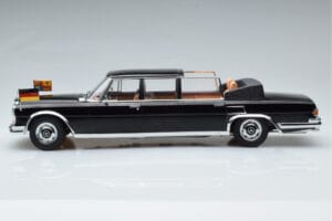 Mercedes 600 Pullman W100 Landaulet Queen Elizabeth II KK-Scale 1:18 KKDC181185 Metalas - nuotrauka 3 iš 6