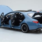Mercedes S-Class W223 Vintage Mėlynas Norev 1:18 - image 4 of 7