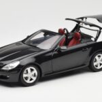 Mercedes SLK R171 Obsidian Juodas Metallic Minichamps 1:18 - image 2 of 9