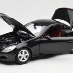 Mercedes SLK R171 Obsidian Juodas Metallic Minichamps 1:18 - image 3 of 9