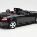 Mercedes SLK R171 Obsidian Juodas Metallic Minichamps 1:18 - image 4 of 9