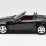 Mercedes SLK R171 Obsidian Juodas Metallic Minichamps 1:18 - image 5 of 9
