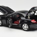 Mercedes SLK R171 Obsidian Juodas Metallic Minichamps 1:18 - image 6 of 9