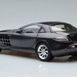 Mercedes SLR McLaren Juodas CMC 1:18 - image 7 of 10