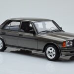 Mercedes W123 AMG 280 Pilkas Otto 1:18 - image 4 of 6